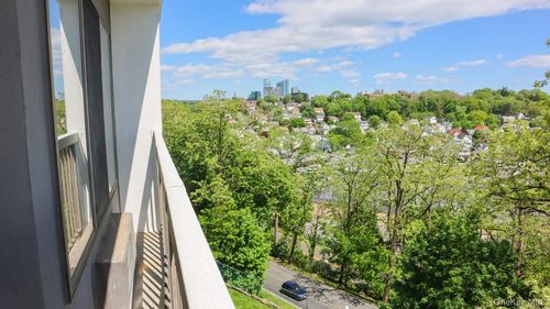 apt-302-200 High Point Dr, Hartsdale, NY, 10530-1137 | Card Image