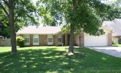 2613 W Joliet Court, House other with 3 bedrooms, 2 bathrooms and null parking in Broken Arrow OK | Image 1