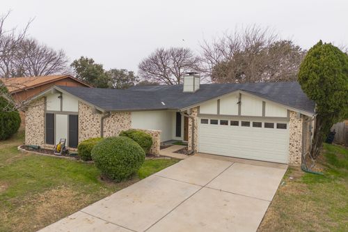 6808 Westglen Dr, Fort Worth, TX, 76133-6416 | Card Image