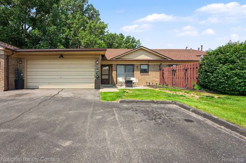 45277 Universal Ct, Shelby Twp, MI, 48317-4942 | Card Image