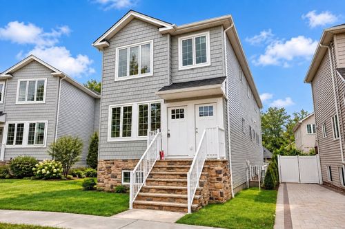3943 Victory Boulevard, Staten Island, NY, 10314 | Card Image