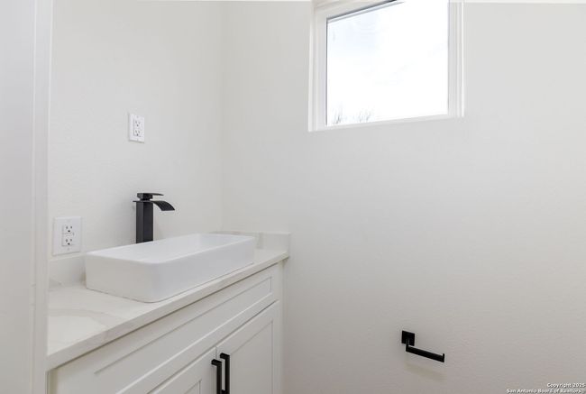 Half Bath off living room | Image 20