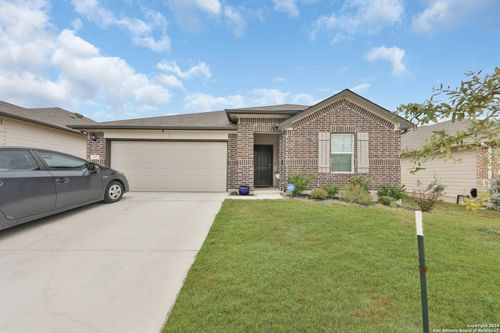 825 Indian Trl, Seguin, TX, 78155 | Card Image