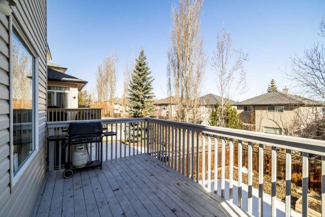 41 Valley Crest Close Nw, Home with 3 bedrooms, 3 bathrooms and 4 parking in Calgary AB | Image 41