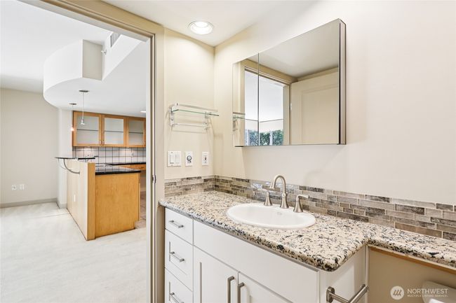 APT-205 - 2929 1 St Ave, Condo with 1 bedrooms, 1 bathrooms and 1 parking in Seattle WA | Image 22