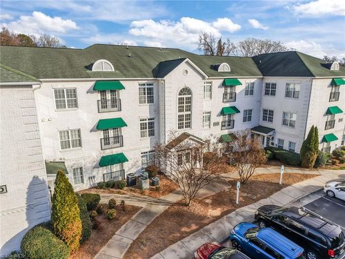 unit-203-108 Sunset Cir, Greensboro, NC, 27408-6652 | Card Image