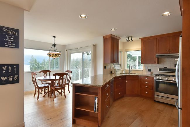6274 Fairway Avenue, House other with 6 bedrooms, 3 bathrooms and null parking in Sechelt BC | Image 9