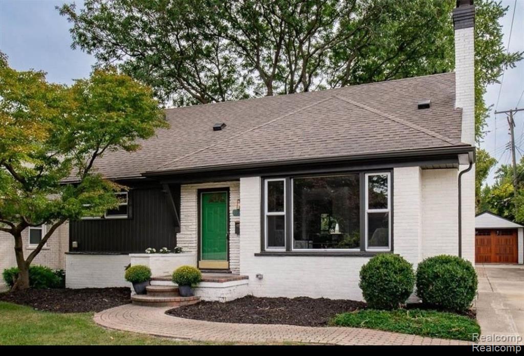 Vernon Ave, Huntington Woods, MI 48070