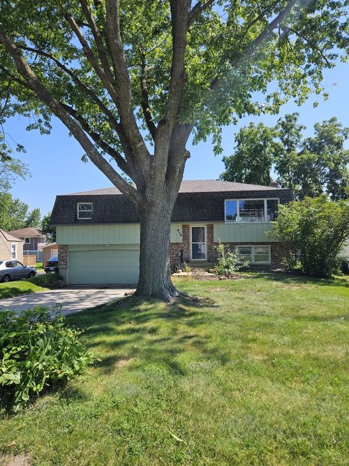 414 Cedar St, Lake In The Hills, IL, 60156-1102 | Card Image
