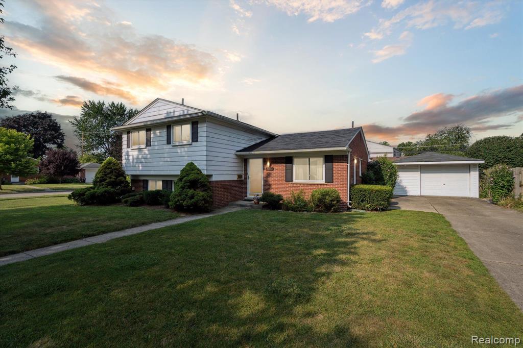 Hubbard St, Livonia, MI 48150