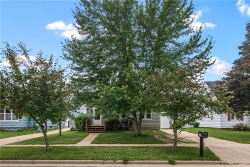 2022 8th St, Eau Claire, WI, 54703-2828 | Card Image