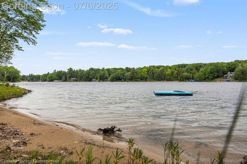 1604 Shallow Shores Dr, Gaylord, MI, 49735-9793 | Card Image