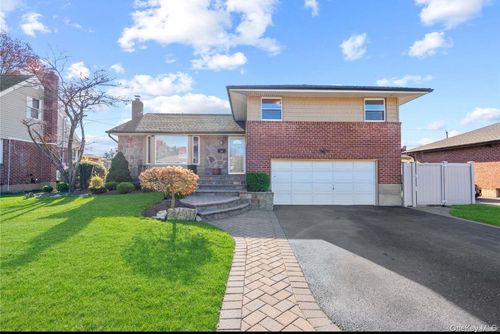 29 Birchwood Park Dr, Syosset, NY, 11791-6418 | Card Image