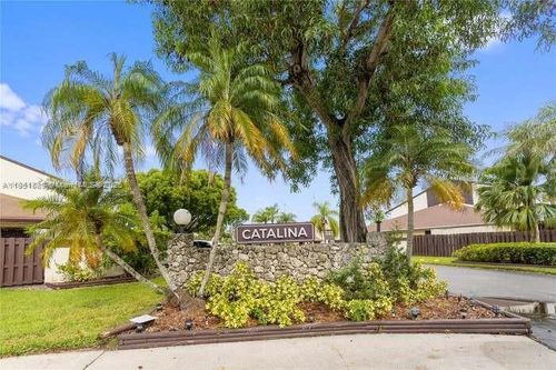 267 Ne 201st Ter, Miami, FL, 33179-2950 | Card Image