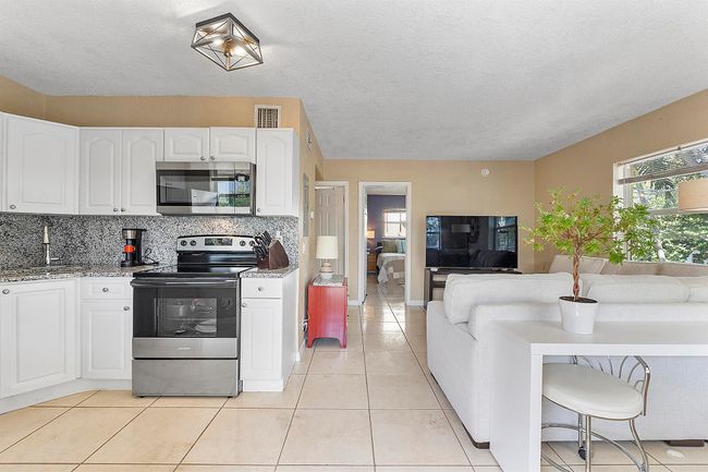 20 - 2741 Ne 8th Avenue, Condo with 2 bedrooms, 1 bathrooms and null parking in Wilton Manors FL | Image 1