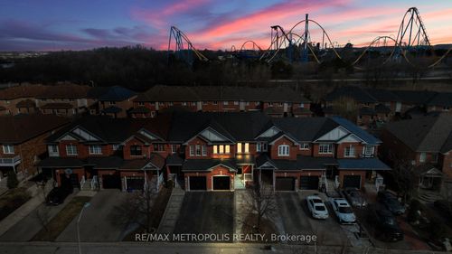 220 Deepsprings Cres, Maple, ON, L6A3W1 | Card Image