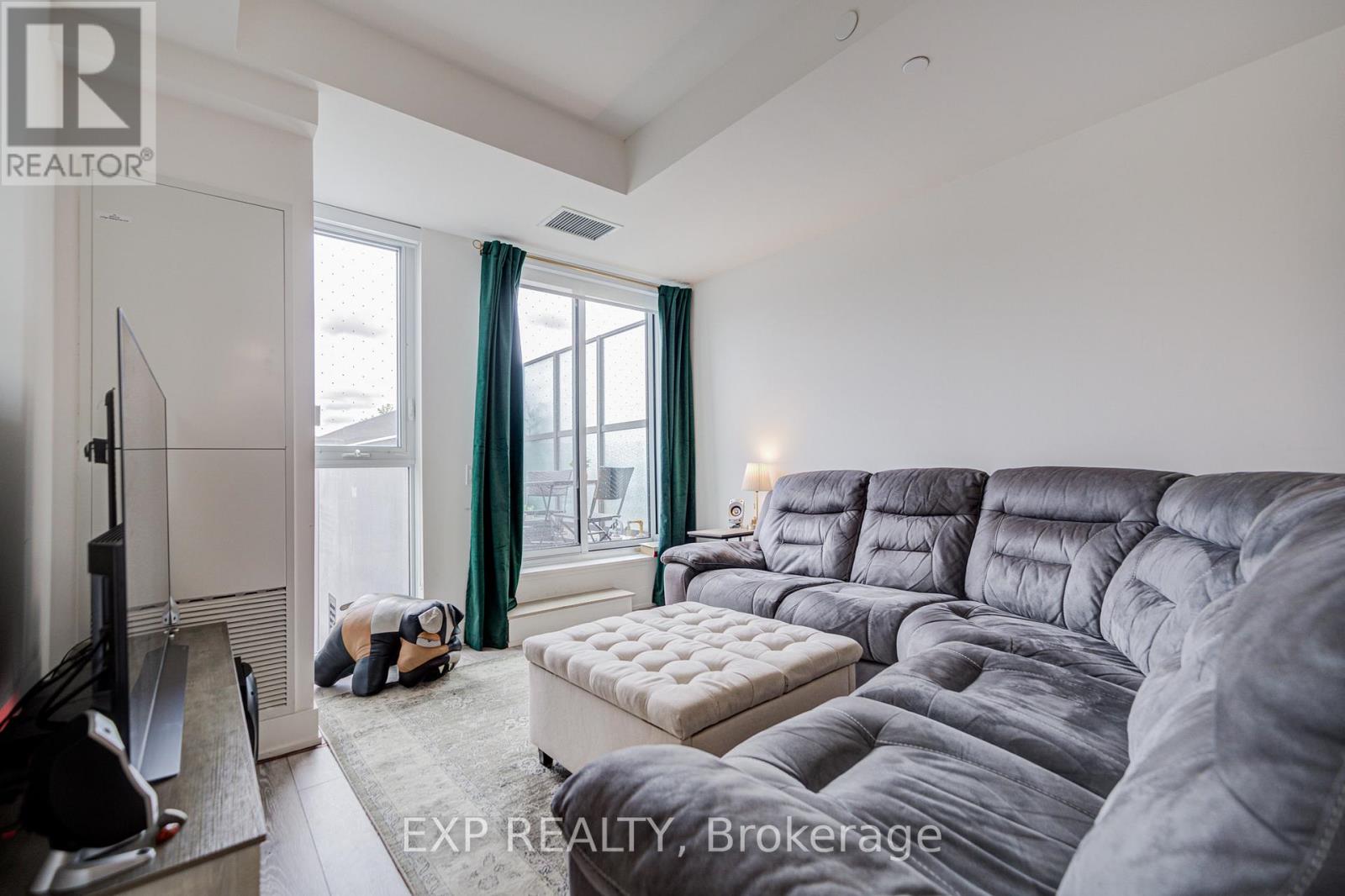 Residential in Toronto (Greenwood-Coxwell) 4