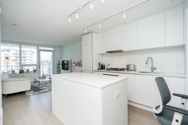 2810 - 908 Quayside Dr, Condo with 1 bedrooms, 1 bathrooms and 1 parking in New Westminster BC | Image 4