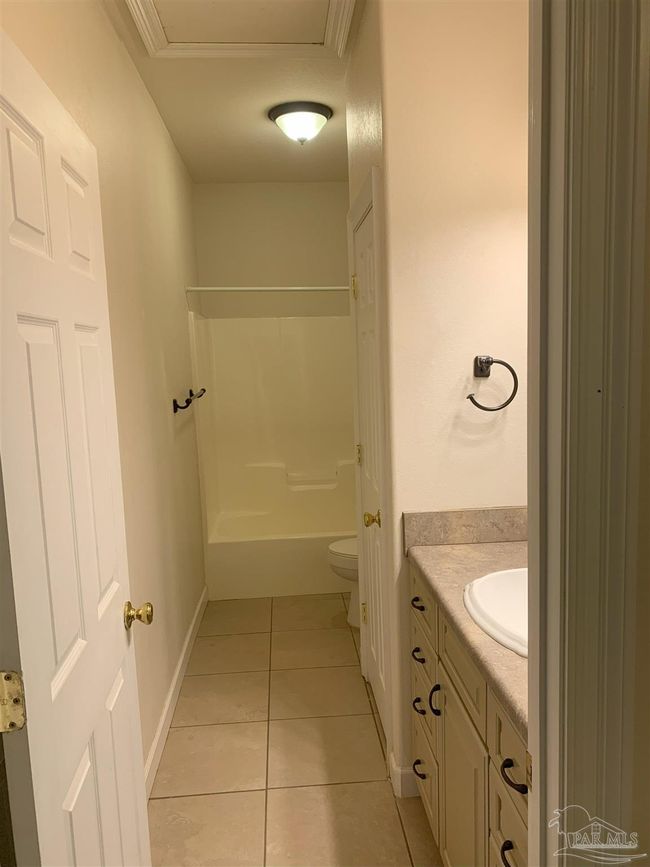B - 6148 The Oaks Ln, House other with 3 bedrooms, 3 bathrooms and 2 parking in Pensacola FL | Image 21