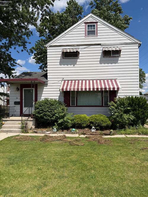 211 Woodbine St, Willard, OH, 44890-1414 | Card Image