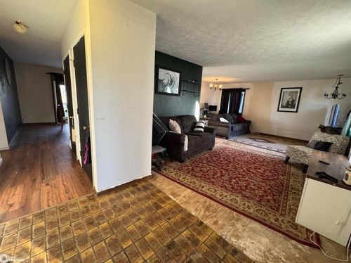 1401 N Elm St, Creston, IA, 50801-1102 | Card Image