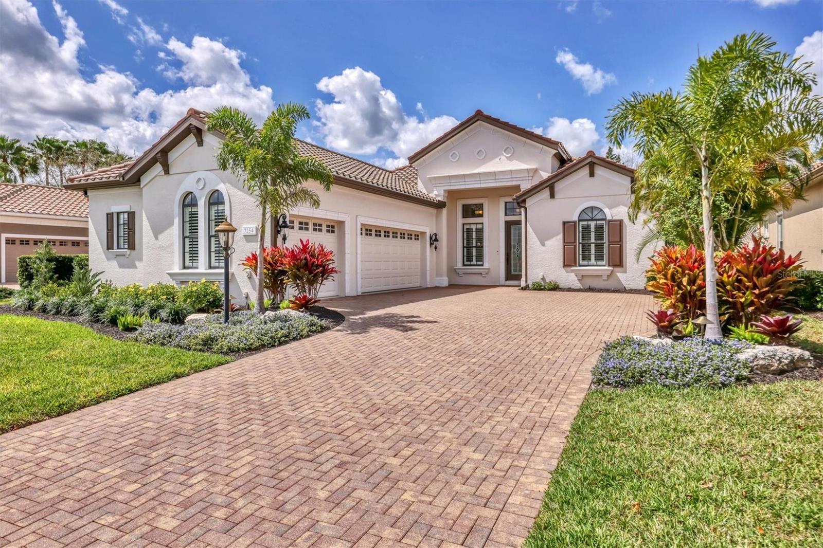 Lake Forest Gln, Lakewood Ranch, FL 34202
