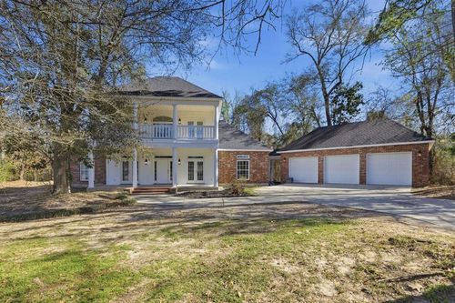 844 Theriot Rd, Lake Charles, LA, 70611-6115 | Card Image