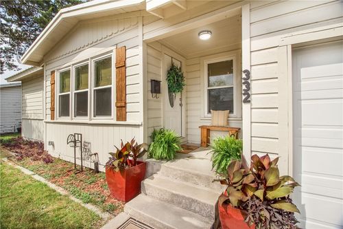 332 S Chiltipin St, Sinton, TX, 78387-3212 | Card Image