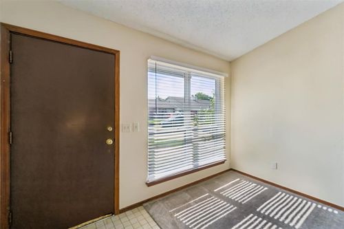 208 Hudson Pl, Midwest City, OK, 73110-7757 | Card Image