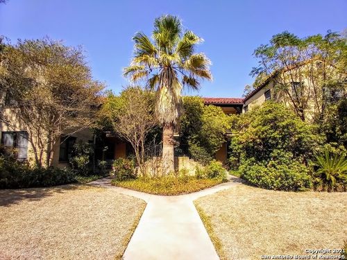 apt-2-127 Craig Pl, San Antonio, TX, 78212-3418 | Card Image