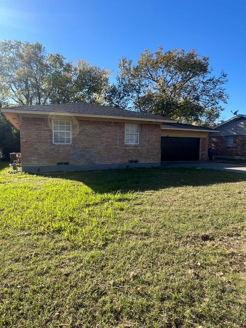 2419 N Prairie Creek Rd, Dallas, TX, 75227-8117 | Card Image
