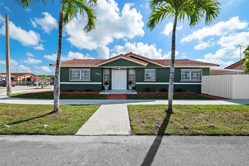 2496 W 70th Pl, Hialeah, FL, 33016 | Card Image