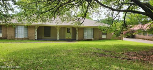 329 Swan Lake Dr, Jackson, MS, 39212-5339 | Card Image