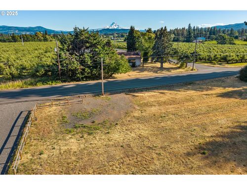 3856 Belmont Dr, Hood River, OR, 97031-7704 | Card Image