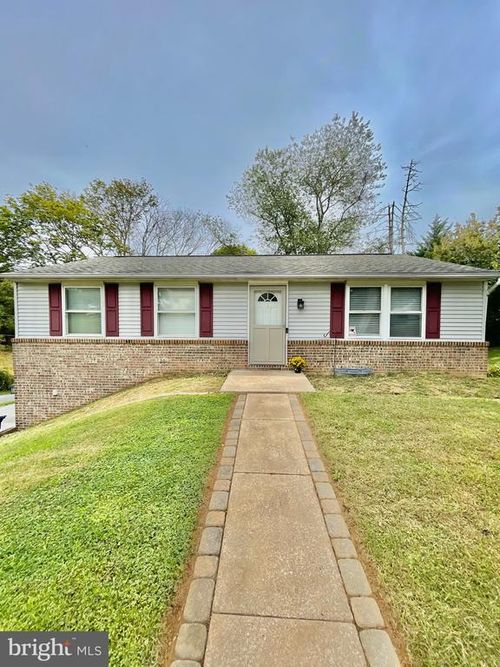 1 Valley View Rd, YORK, PA, 17403-9792 | Card Image