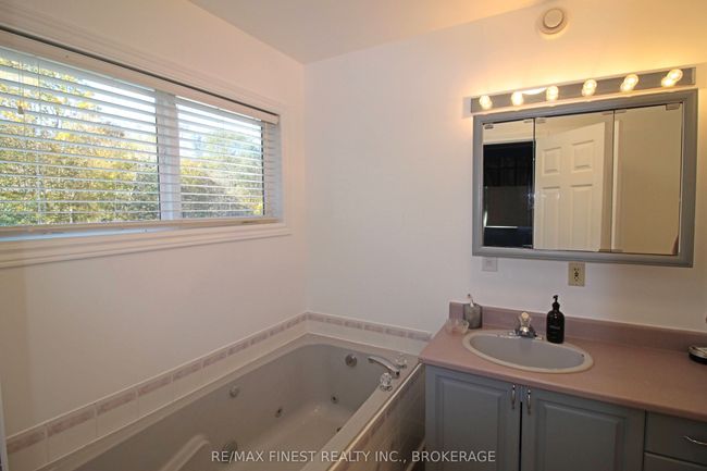 734 Short Point Rd, House other with 3 bedrooms, 3 bathrooms and 8 parking in Lyndhurst ON | Image 26