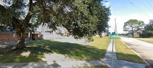 3936 Lyndell Dr, Chalmette, LA, 70043-1472 | Card Image