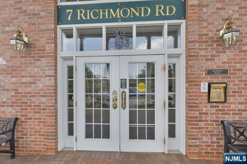 7423 Richmond Rd, West Milford, NJ, 07480-5127 | Card Image