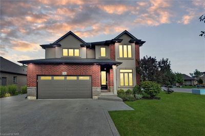 56 Calista Dr, House other with 5 bedrooms, 3 bathrooms and 8 parking in Welland ON | Image 2