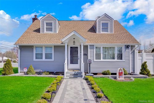 1210 Emma Pl, Franklin Square, NY, 11010-1209 | Card Image