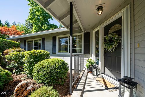 171 Shaniko Ct, Medford, OR, 97504-9052 | Card Image