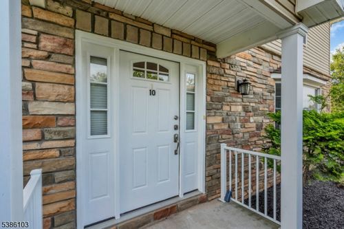 10 Harvey Ct, Clark, NJ, 07066-2938 | Card Image
