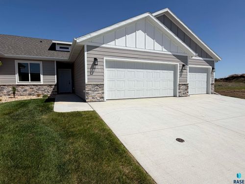 7246 E Waters Edge Pl, Sioux Falls, SD, 57110-6362 | Card Image