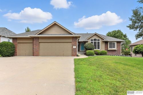 301 Longwood Dr, Papillion, NE, 68133-3380 | Card Image