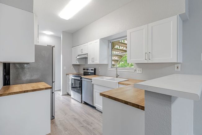 APT-1601 - 2450 Wickersham Ln, Condo with 2 bedrooms, 2 bathrooms and 3 parking in Austin TX | Image 6