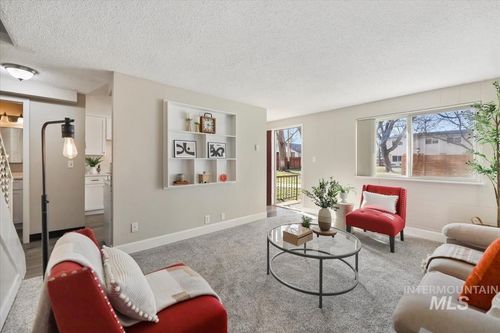 952 S Curtis Rd, Boise, ID, 83705-1839 | Card Image