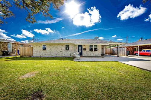812 Funderburk Ave, Houma, LA, 70364-1827 | Card Image