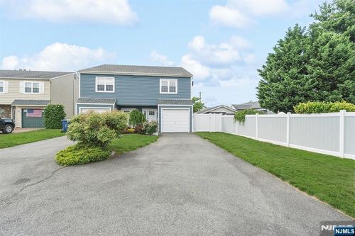 52 Reilly Ct, Hackensack, NJ, 07601-5264 | Card Image