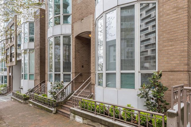T19 - 1501 Howe Street, Townhouse with 3 bedrooms, 3 bathrooms and 2 parking in Vancouver BC | Image 2