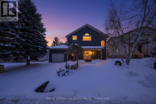 132 Pioneer Lane, Blue Mountains, ON, L9Y0M7 | Card Image